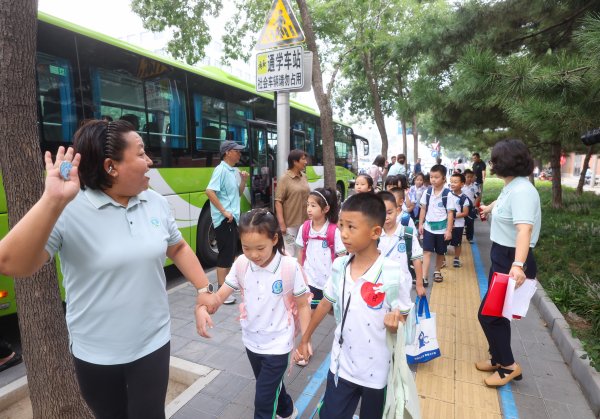 掌上策略 再添16条新线，北京通学公交首次开进校园
